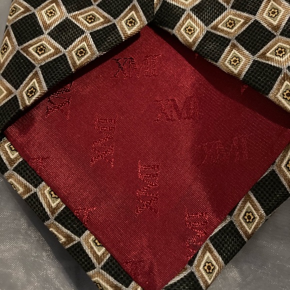 XMI for NORDSTROM 57” 100% silk Diamond pattern - Picture 2 of 6